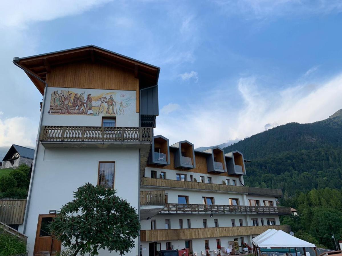 Albergo Croce D'Aune Pedavena Exteriér fotografie